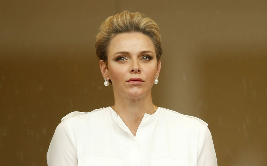 Charlène von Monaco guckt ernst