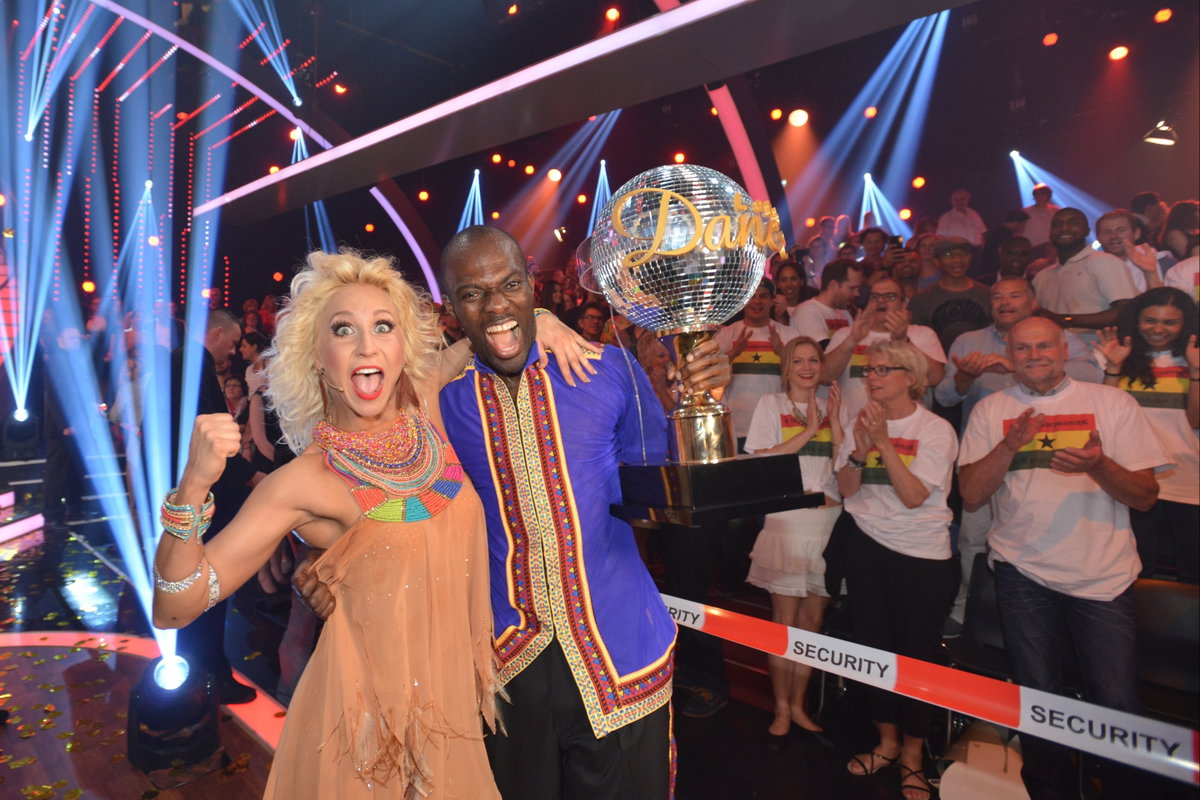 Hans Sarpei und Kathrin Menzinger nach ihrem "Let's Dance"-Sieg
