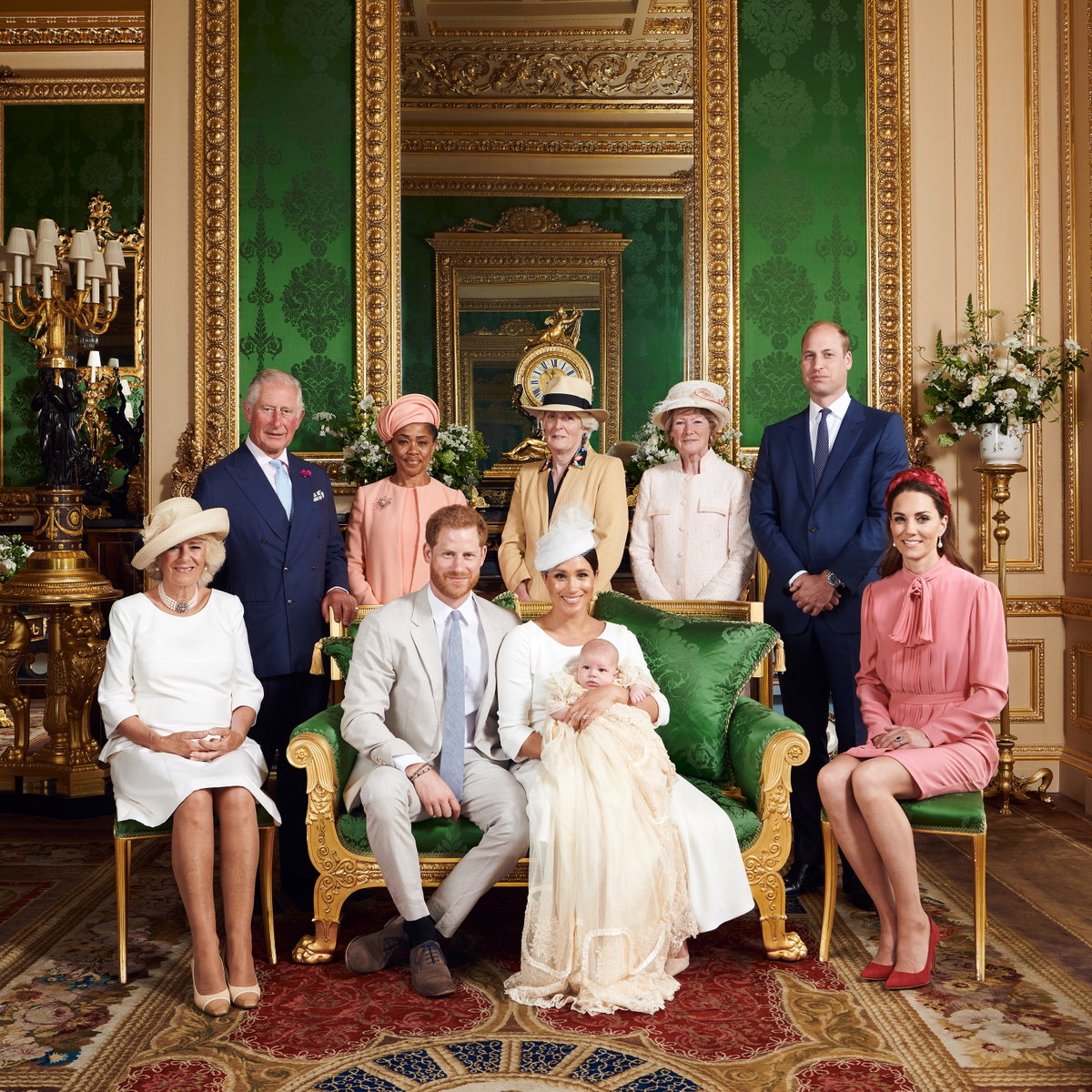 Taufe von Archie: Familienbild mit Harry, William, Meghan, Kate, Charles, Camilla, Meghans Mutter Doria Ragland
