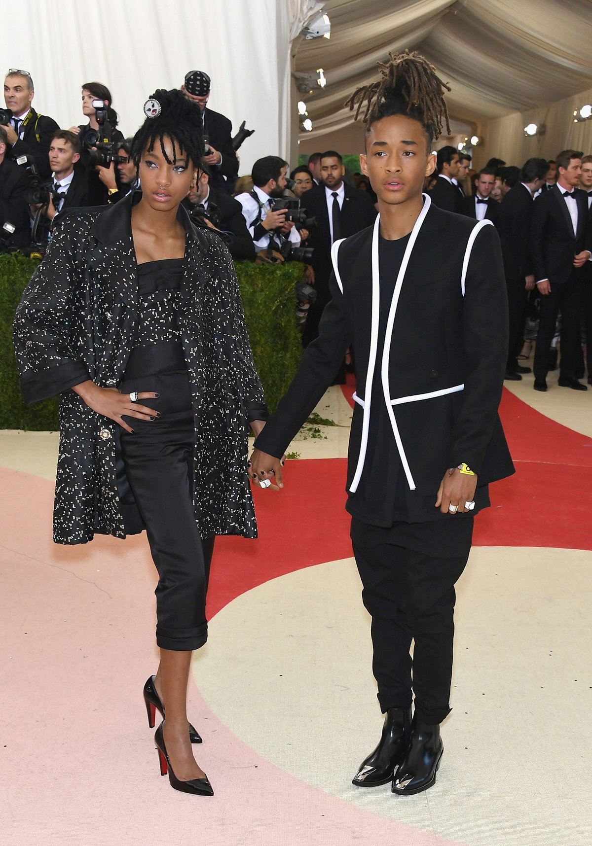 Willow und Jaden Smith Hand in Hand