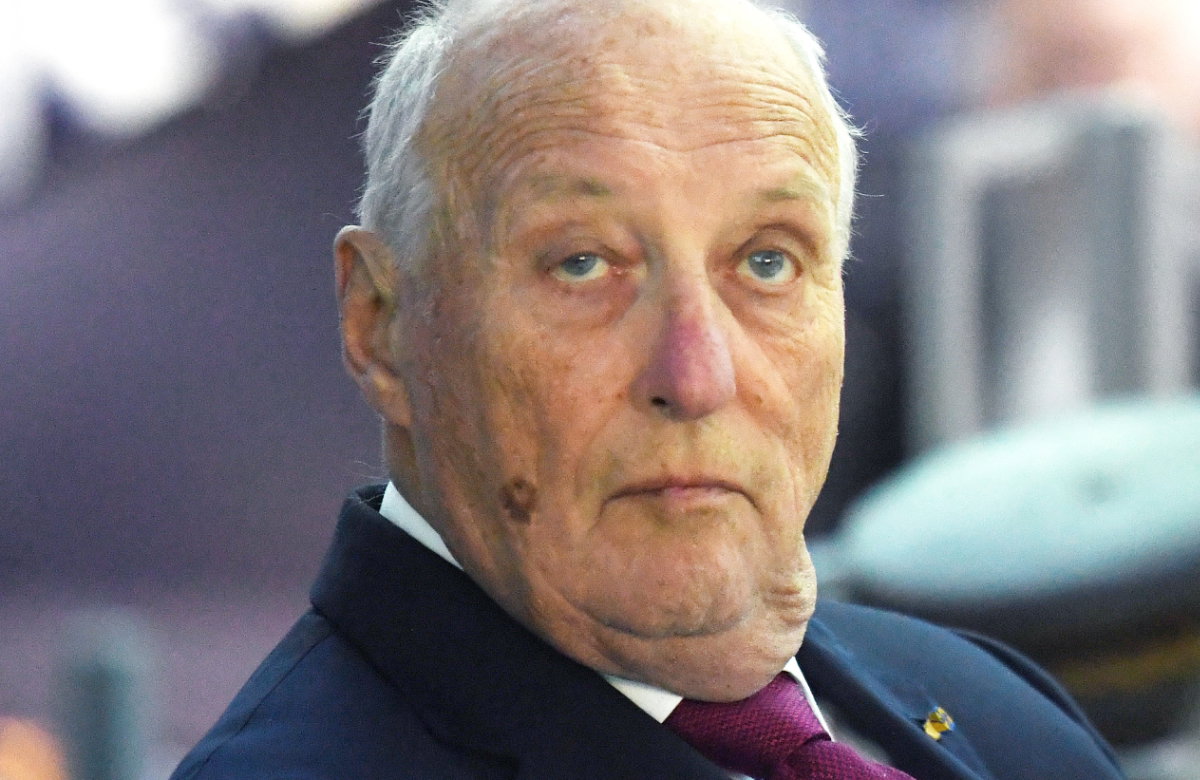 König Harald von Norwegen schaut ernst