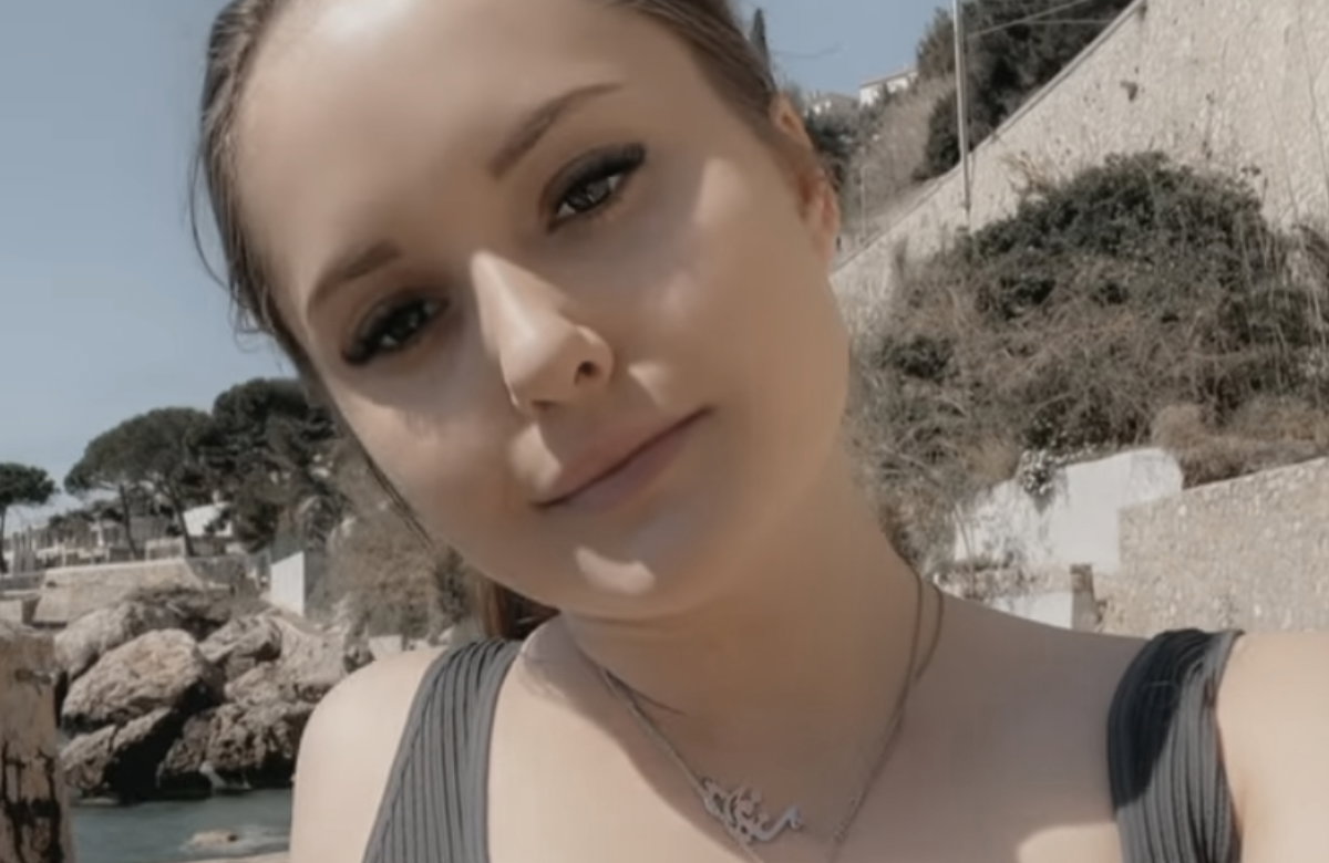 Davina Geiss guckt ernst in die Selfie-Kamera