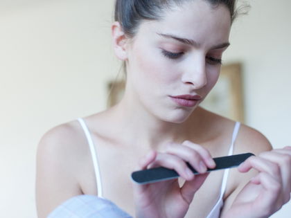 Beauty Lexikon: Die besten Tipps gegen rillige Nägel