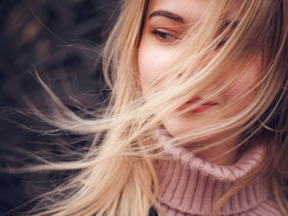 Graue Haare loswerden: Natürlich vorbeugen ohne Färben