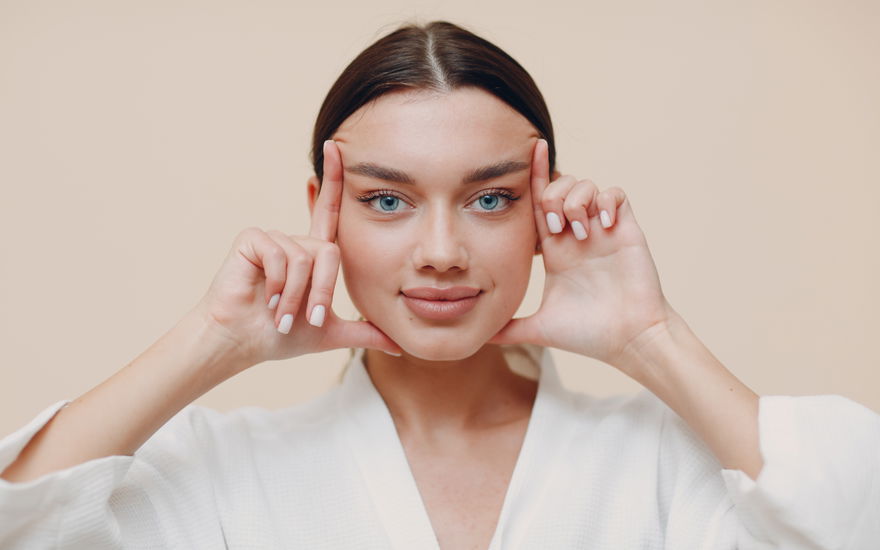 Anti-Aging: Eyebrow-Lift ganz ohne Botox – so geht's!