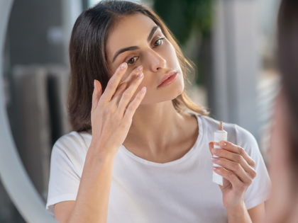 Laut "Ökotest": Dieser Drogerie-Concealer ist "sehr gut"