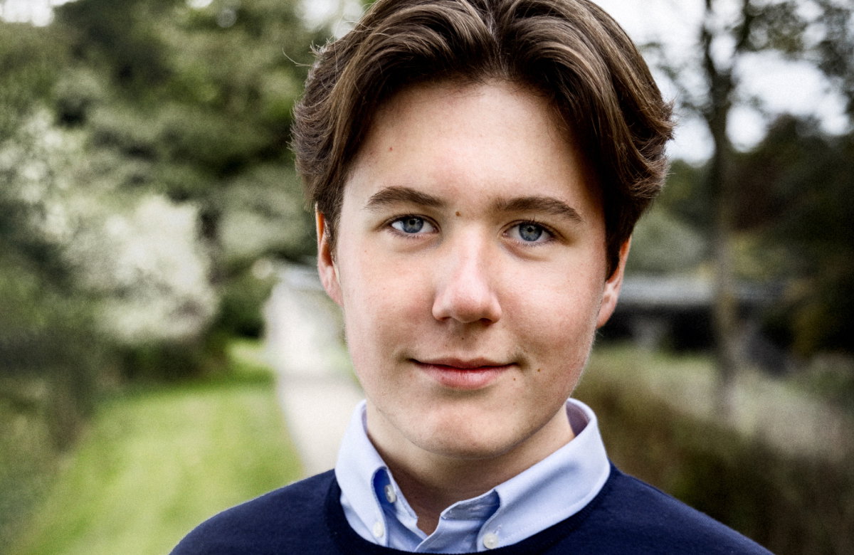 Prinz Christian von Dänemark lächelt leicht