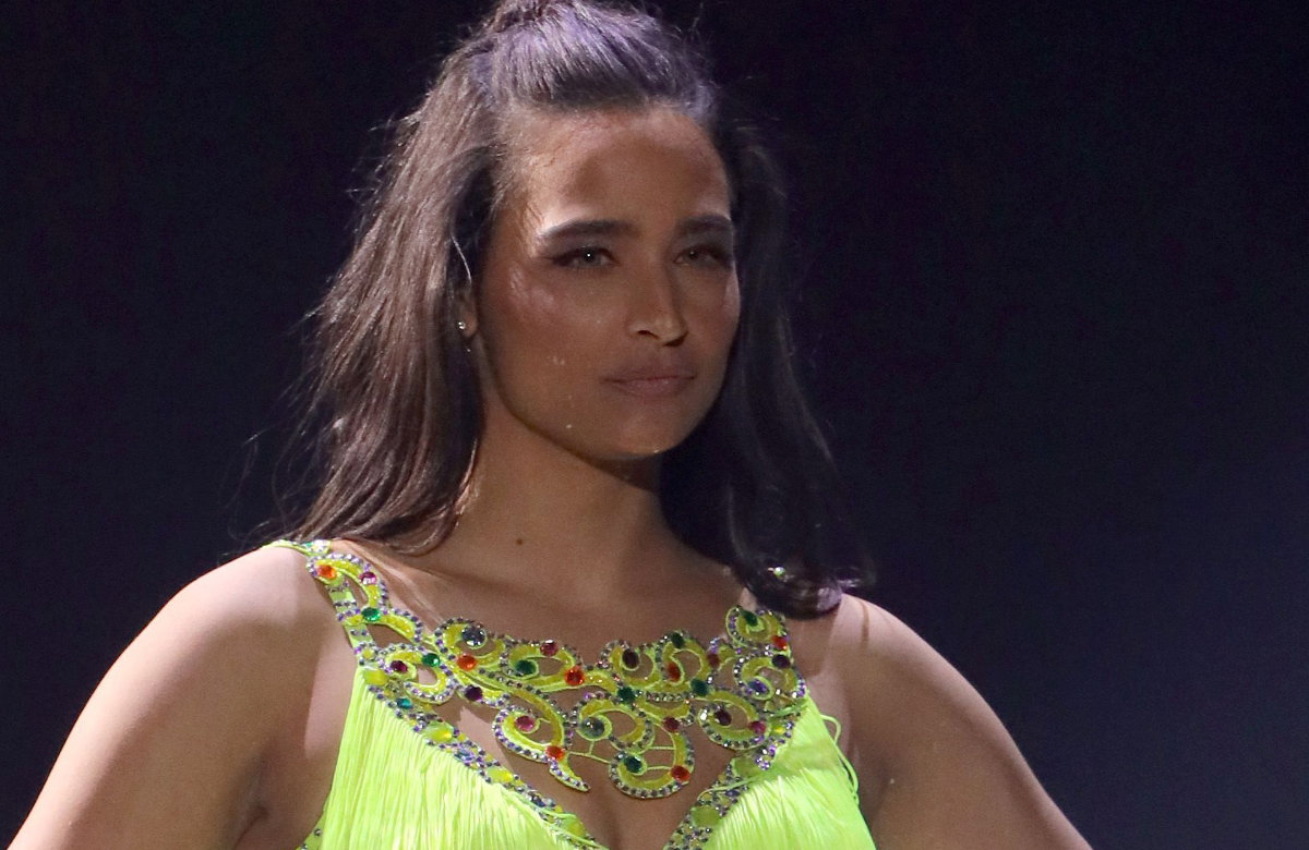 Amira guckt verschmitzt bei Let's Dance