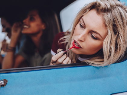 Laut "Öko-Test": Dieser 5-Euro-Lipgloss ist "sehr gut"