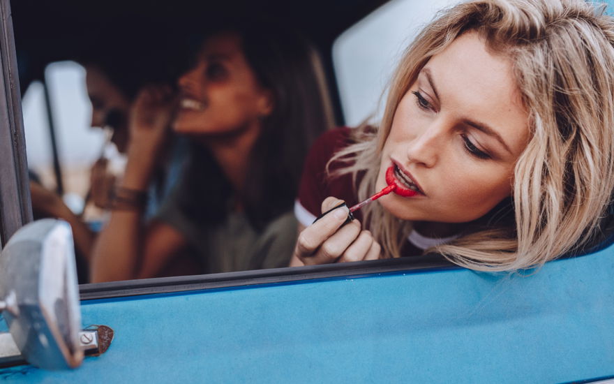 Laut "Öko-Test": Dieser 5-Euro-Lipgloss ist "sehr gut"