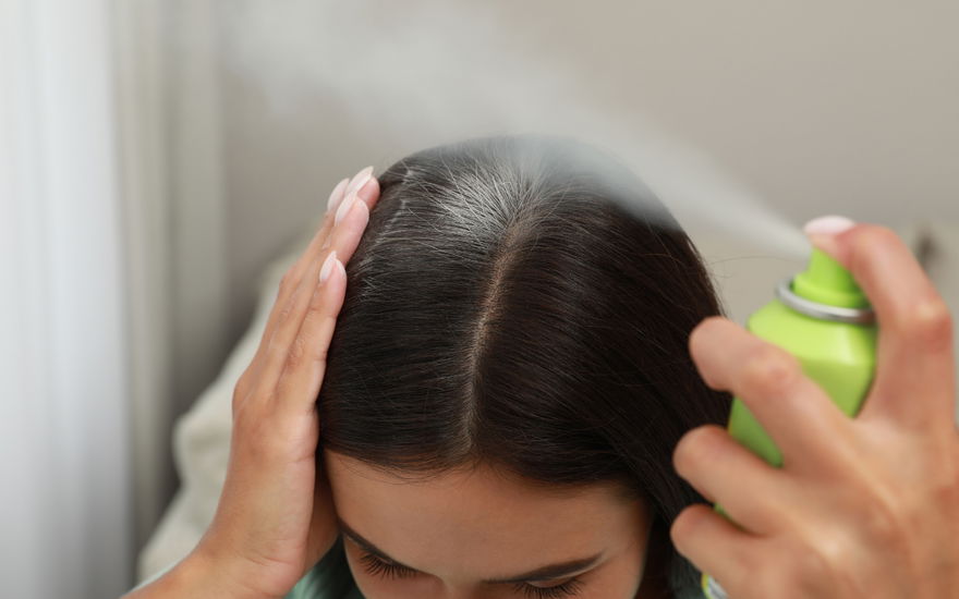 Laut "Öko-Test": DIESES Trockenshampoo ist "sehr gut"