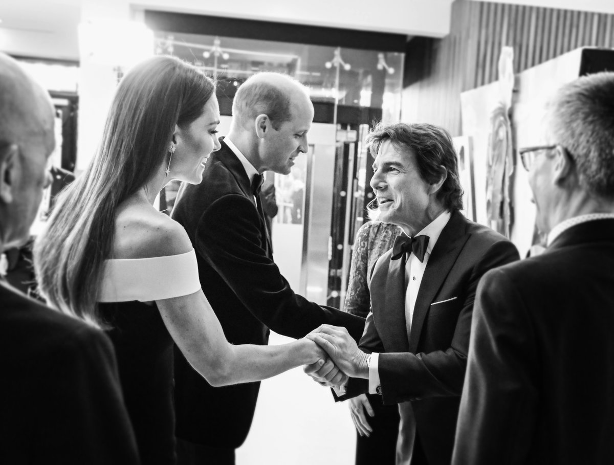 Tom Cruise und Herzogin Kate mit William händchenhaltend bei der "Top Gun: Maverick"-Premiere in London