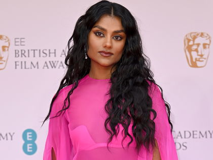 "Bridgerton"-Star Simone Ashley: Extra-Glanz dank Hair Oiling