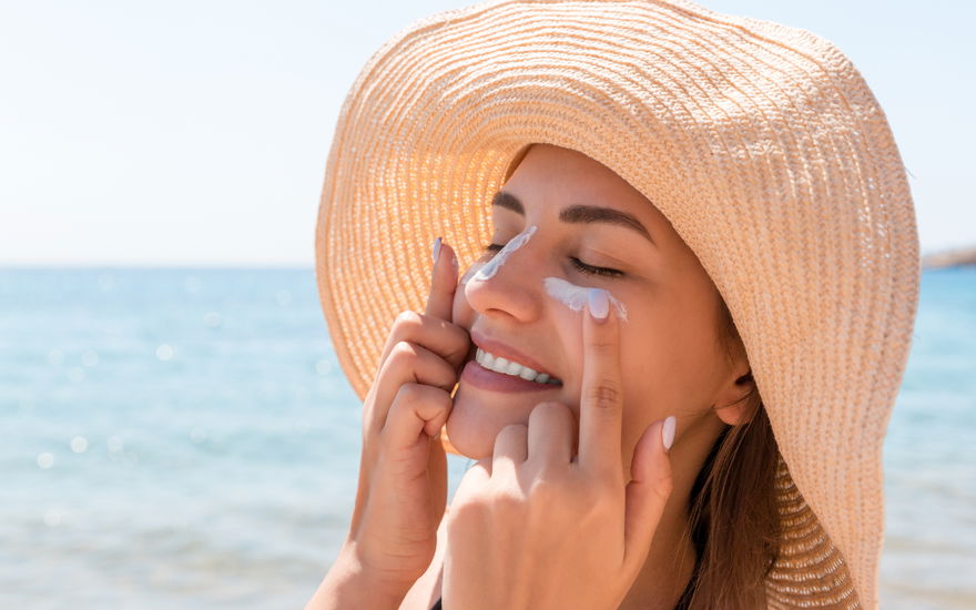 Sonnencreme: Dieser UV-Schutz wirkt wie ein Hyaluron-Serum