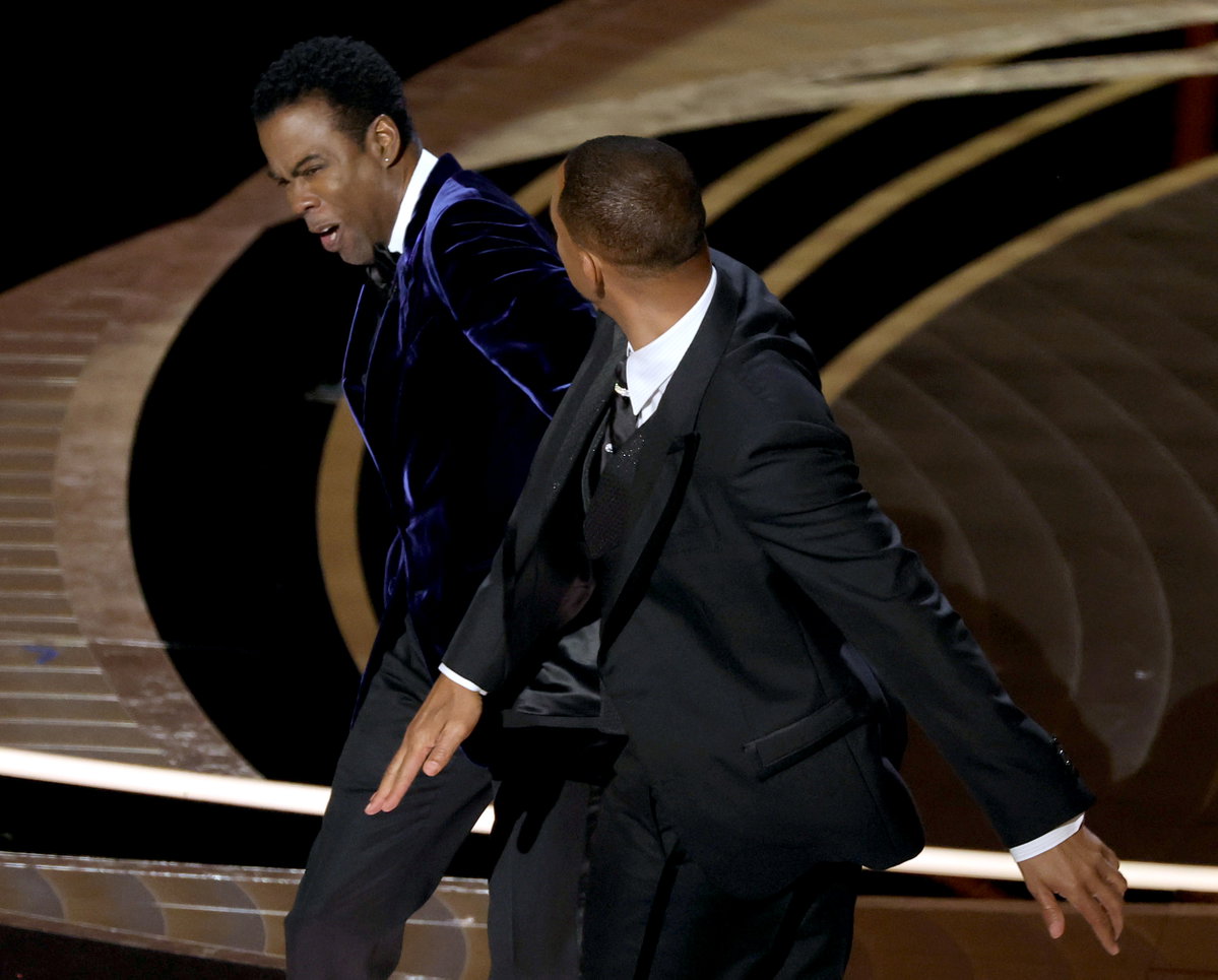 Will Smith gibt Chris Rock eine Ohrfeige