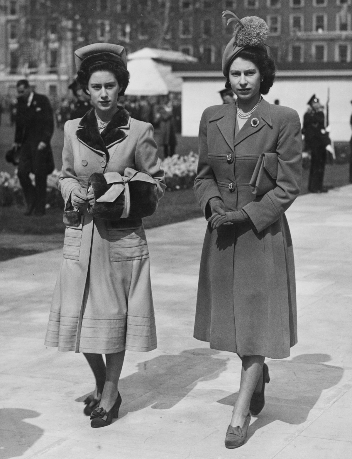 Queen Elizabeth mit Schwester Prinzessin Margaret