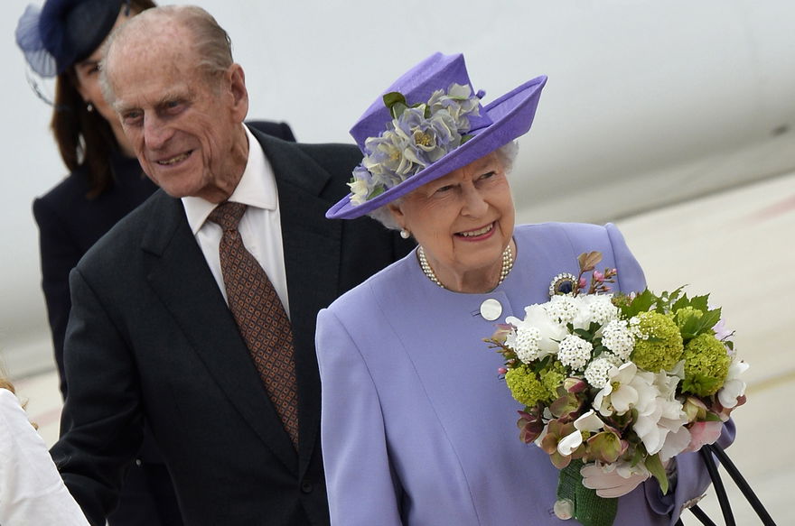 Prinz Philip und Queen Elizabeth lächeln
