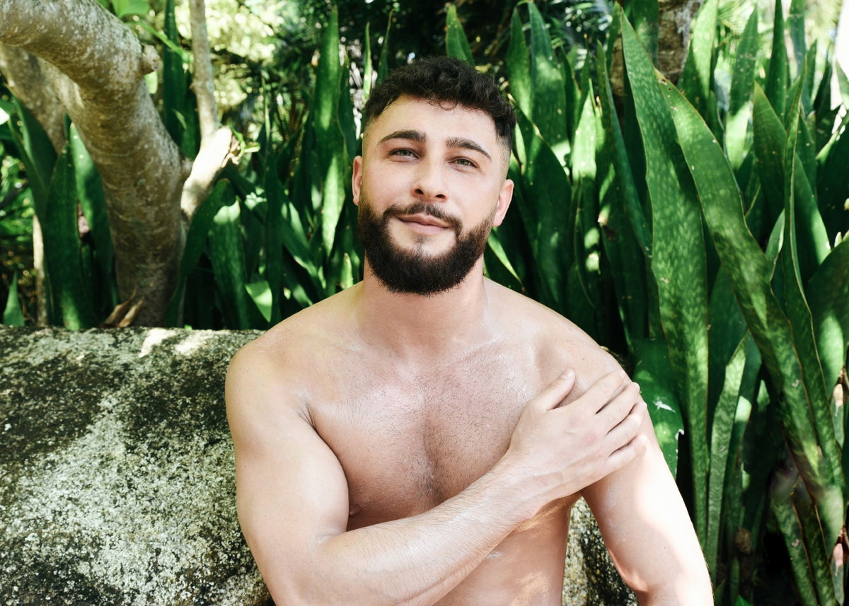 Bachelorette-Kandidat Umut Tekin in Badehose