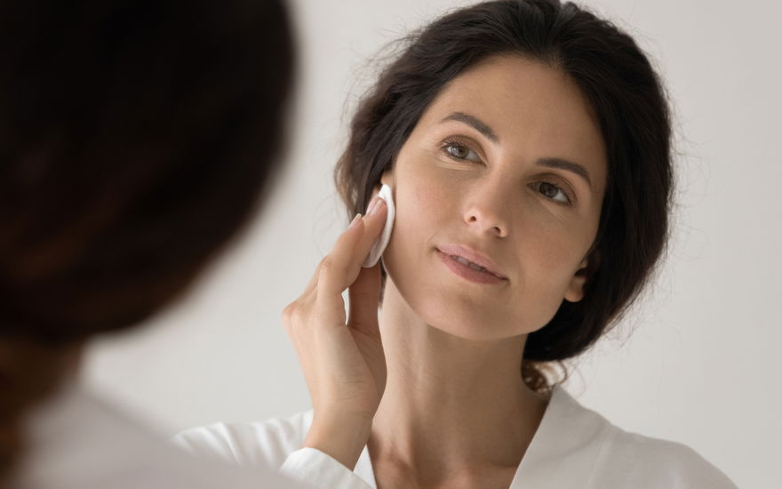 PHA Peeling: Perfekte Reinigung für sensible Haut