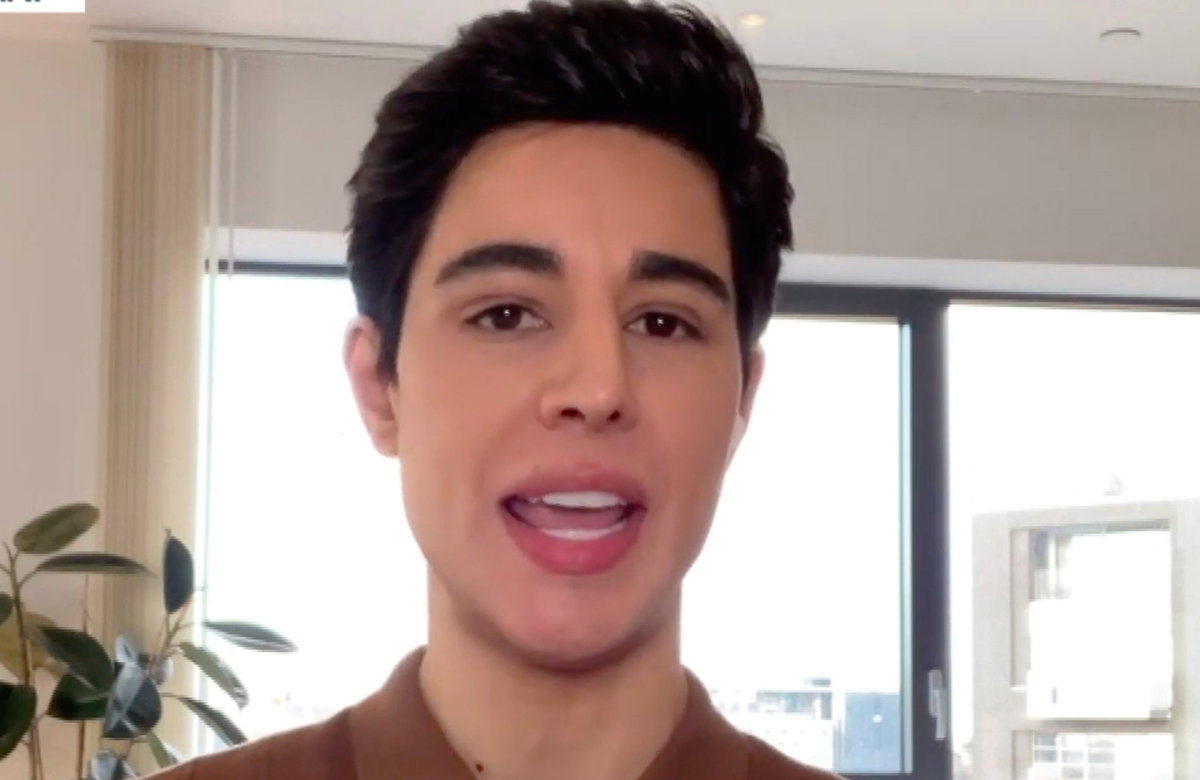 Omid Scobie spricht