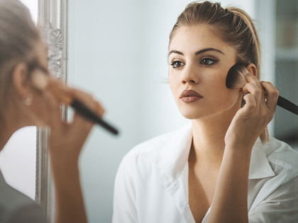 Make-up: Dieses 6-Euro-Setting Spray bringt unreine Haut ins Gleichgewicht