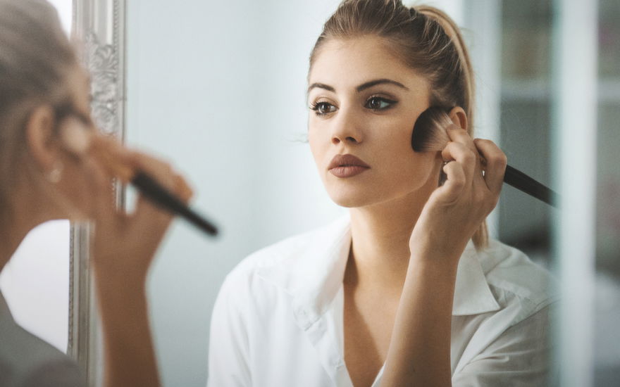 Make-up: Dieses 6-Euro-Setting Spray bringt unreine Haut ins Gleichgewicht