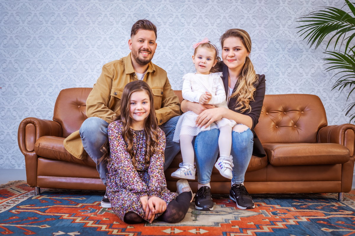 Florian Köster und Sylvana Wollny mit ihren Töchtern