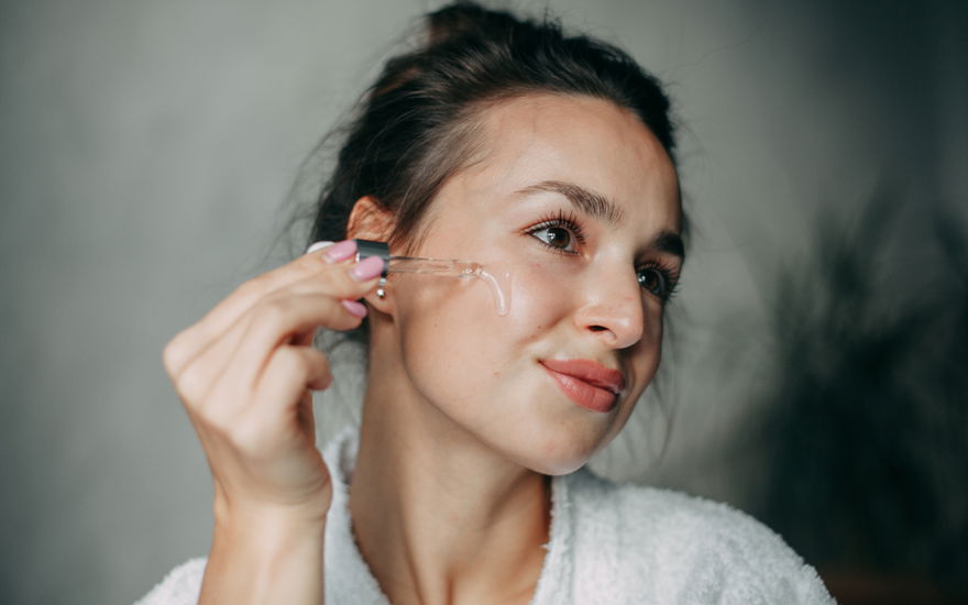 Anti-Aging: Wegen dieser 5 Fehler wirkt dein Serum nicht