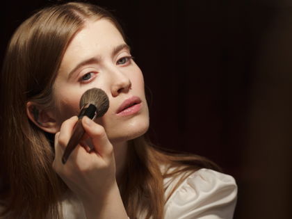 Make-up meets Anti-Aging: Dieses Puder reduziert Falten wie Botox
