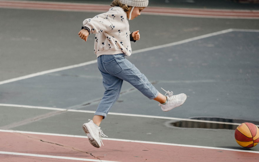 Wie wählt man die bequemsten und trendigsten Sneaker für Kinder aus?