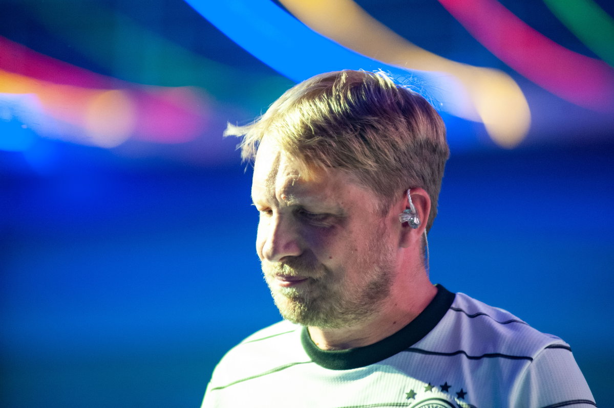 Oliver Pocher presst die Lippen zusammen