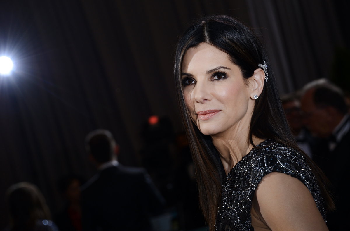 Sandra Bullock schaut traurig