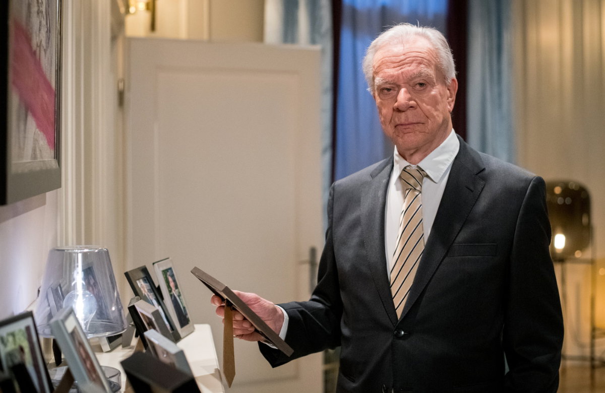 Werner schaut ernst