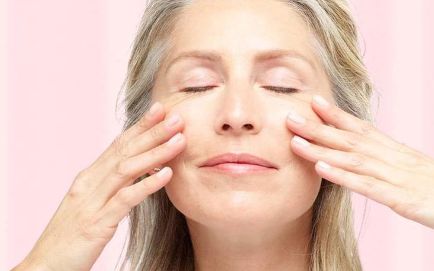 Anti-Aging: Mit diesem Rosenöl wird die Haut ab 50 sichtbar gestrafft