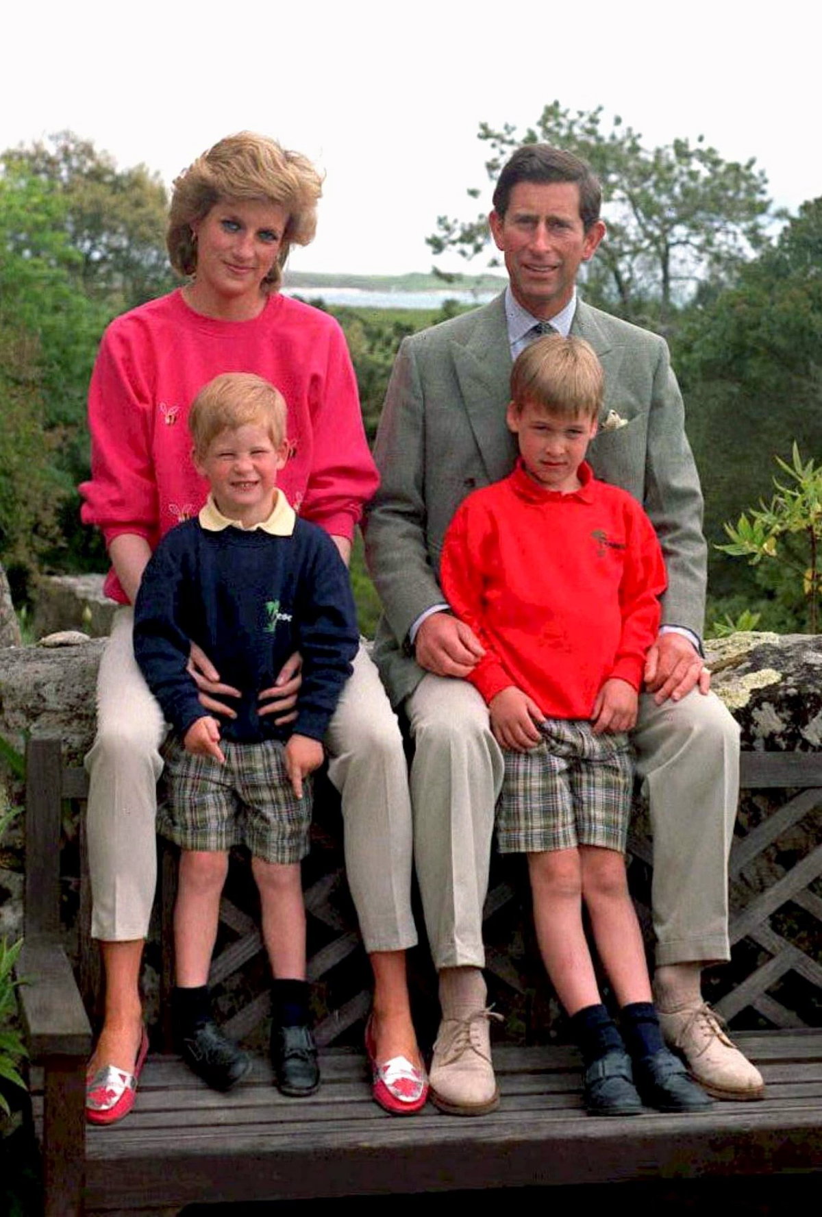 Lady Di und König Charles mit ihren Söhnen