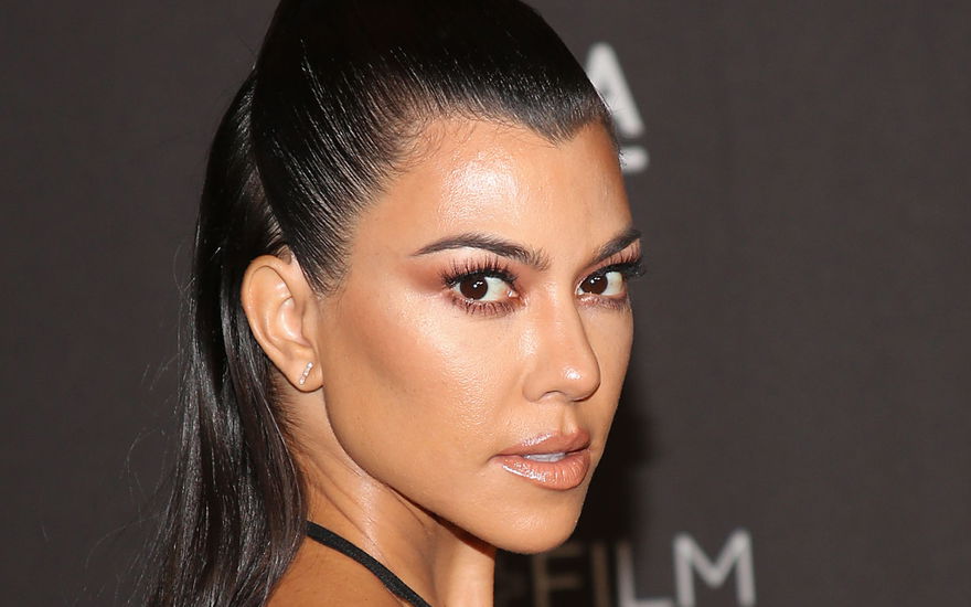 Kurteny Kardashian guckt geschockt