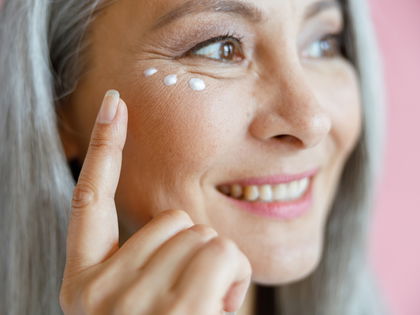 Anti-Aging: Auf diese 8-Euro-Augencreme schwören Frauen ab 50
