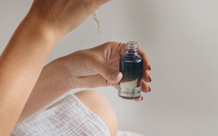 Anti-Aging: DIESES Serum entfernt Falten und Pickel über Nacht