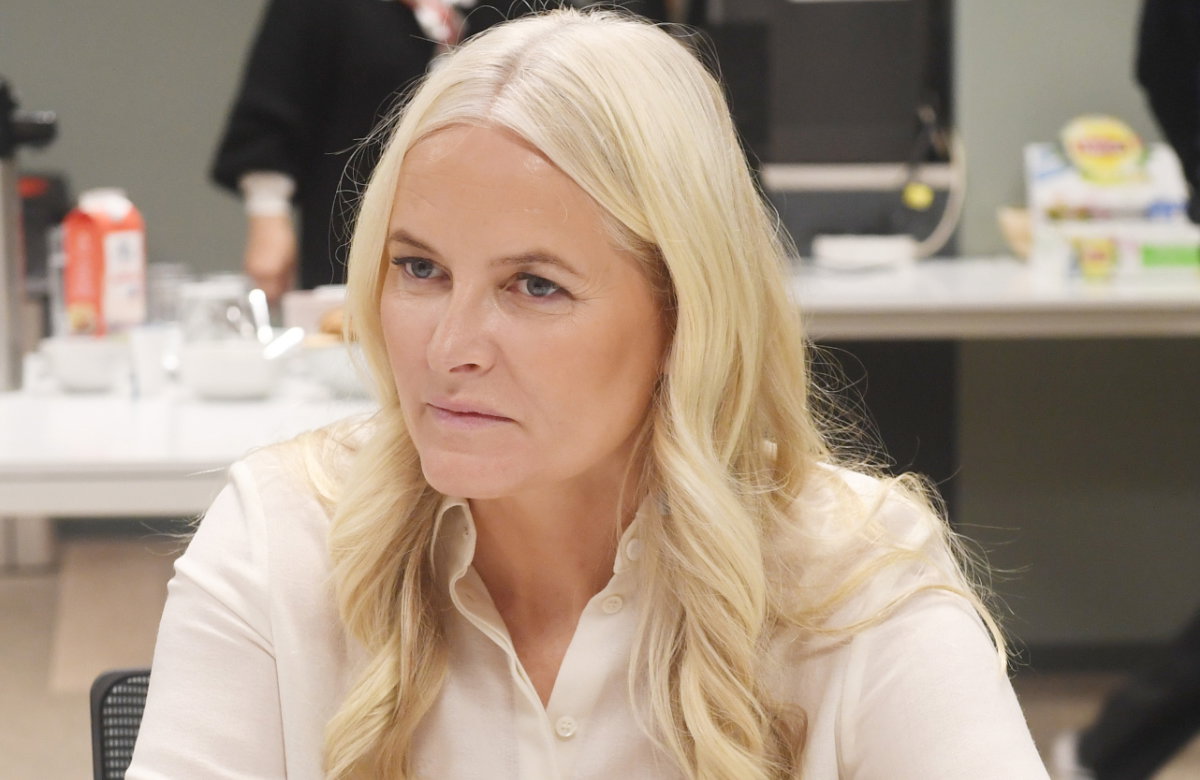 Mette-Marit von Norwegen schaut ernst