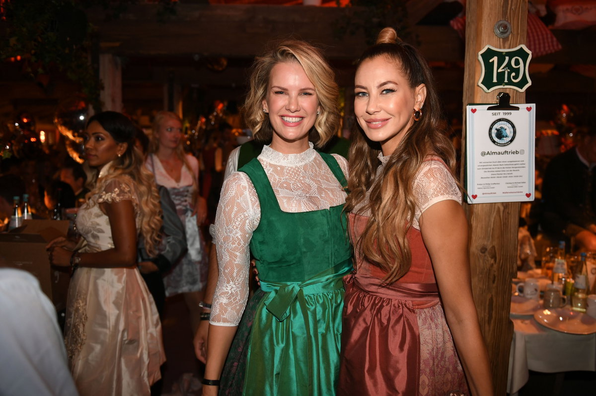 Stars auf dem Münchner Oktoberfest 2022: Monica Ivancan & Alessandra Meyer-Wölden