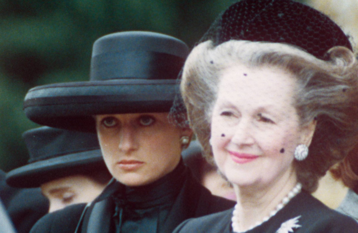 Prinzessin Diana schaut böse zu Raine Spencer
