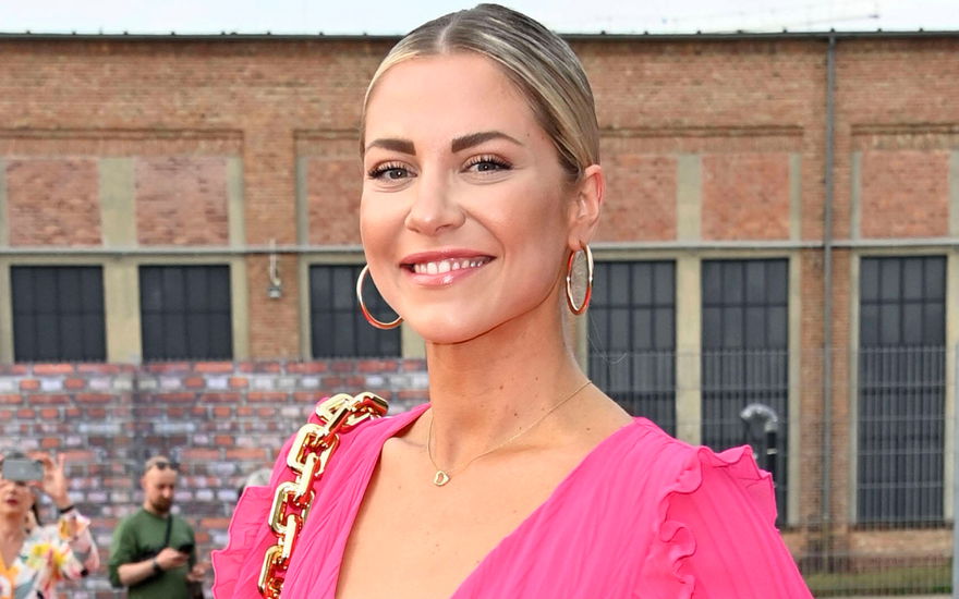 Valentina Pahde: Mit dieser Foundation zaubert sie sich einen makellosen Teint