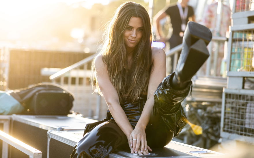 Laut Vanessa Mai: DIESE Sneaker sind ein absolutes Must-have