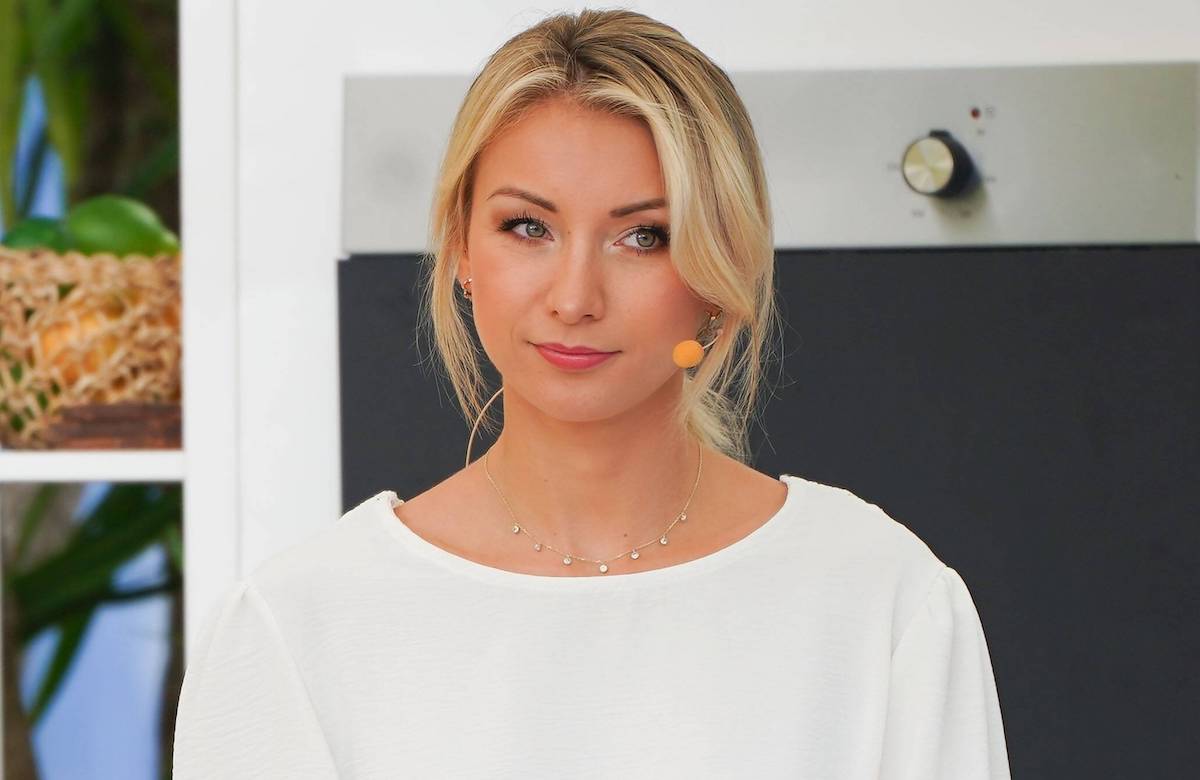 Anna-Carina Woitschack schaut zur Seite