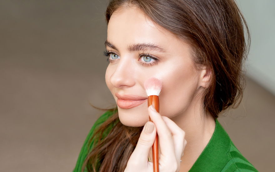 Make-up: Diese getönte Tagescreme kann das Jugendlichkeitsenzymen positiv beeinflussen 
