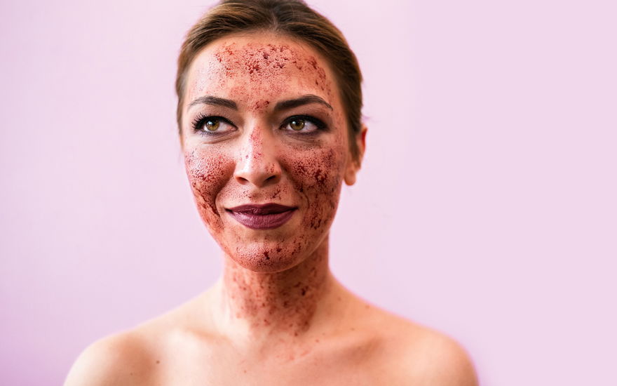 Fruchtsäure-Peeling: Dieses Treatment bekämpft Falten, Pickel und Co. in 90 Sekunden 