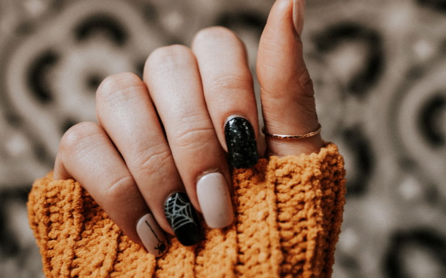 Halloween-Nägel Ideen: Schaurig schöne Maniküre-Inspo für den Spuktober