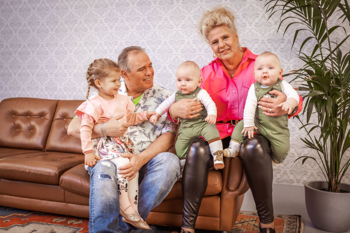 Harald Elsenbast und Silvia Wollny mit Anastasia, Emory und Casey