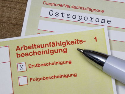 Osteoporose: Was ist das und welche Symptome deuten darauf hin?