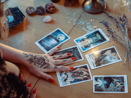 Tarotkarten legen lernen: Was dir das Orakel über dich selbst verraten kann